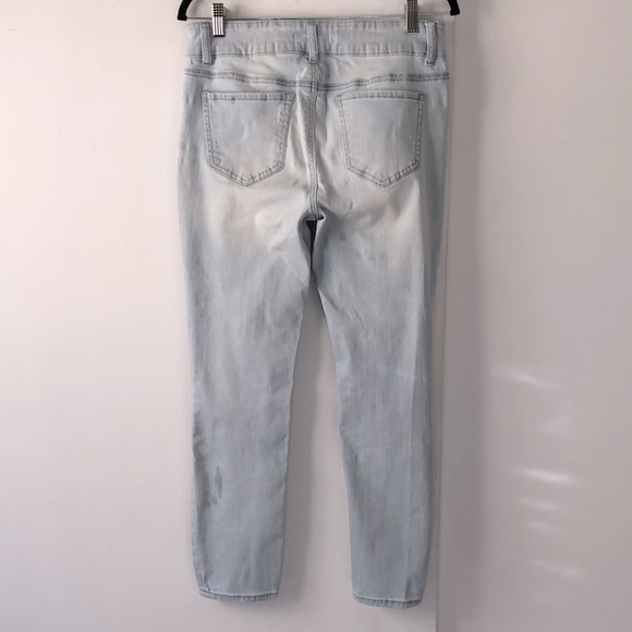 Like New!! Refuge Light Wash Straight Leg Jeans - Picture 2 of 4